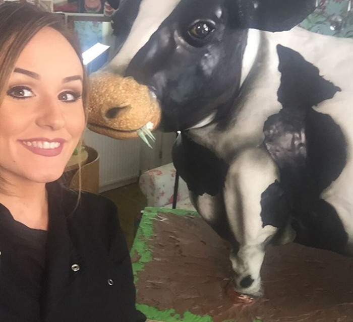 Những chiếc bánh kem độc đáo đến mức bạn chỉ muốn ngắm chứ chẳng dám ăn ảnh 2