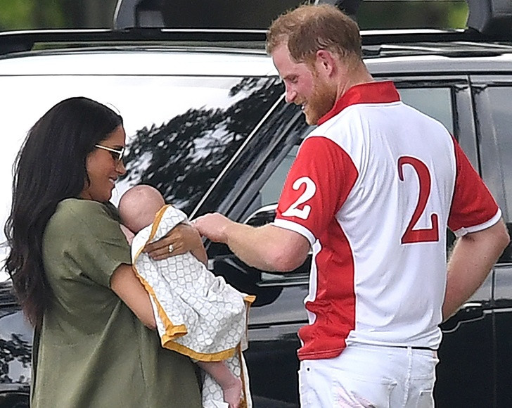 Archie - bé trai siêu đáng yêu của Hoàng tử Harry và Công nương Meghan sắp tròn 1 tuổi! ảnh 7