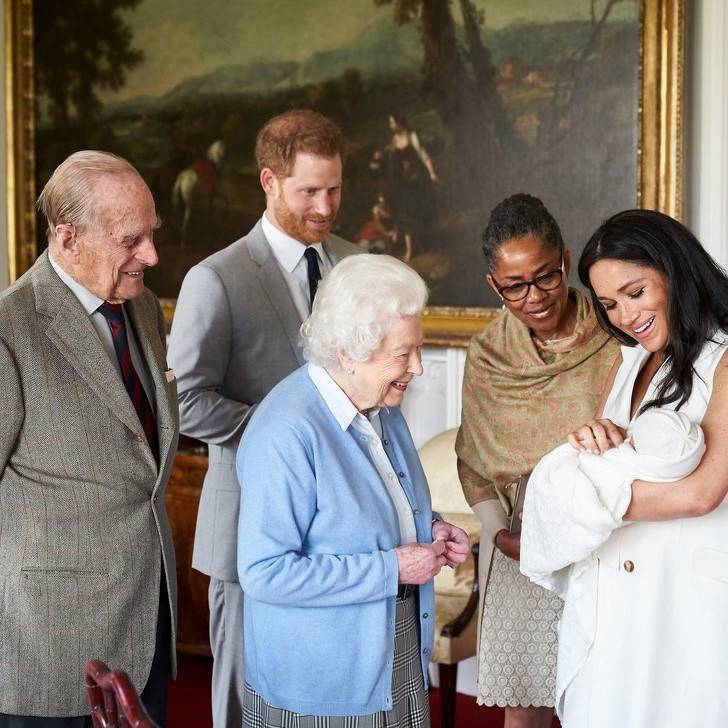 Archie - bé trai siêu đáng yêu của Hoàng tử Harry và Công nương Meghan sắp tròn 1 tuổi! ảnh 4