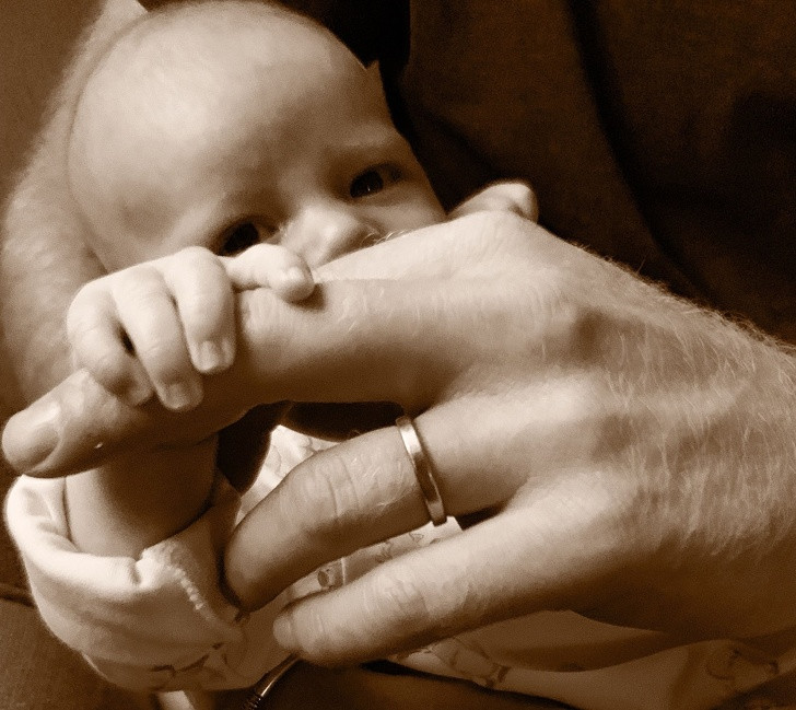 Archie - bé trai siêu đáng yêu của Hoàng tử Harry và Công nương Meghan sắp tròn 1 tuổi! ảnh 2