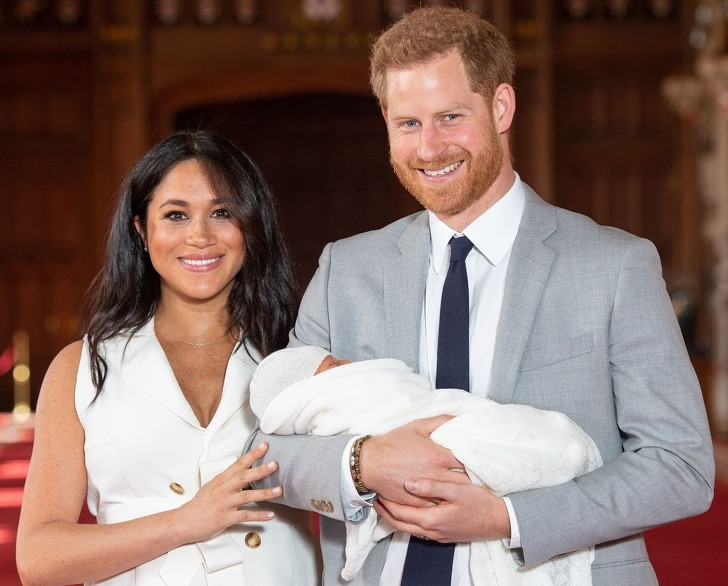 Archie - bé trai siêu đáng yêu của Hoàng tử Harry và Công nương Meghan sắp tròn 1 tuổi! ảnh 1