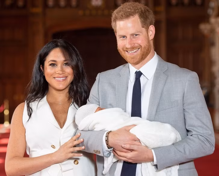 Archie - bé trai siêu đáng yêu của Hoàng tử Harry và Công nương Meghan sắp tròn 1 tuổi! ảnh 1