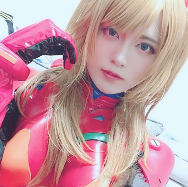 Màn lật tẩy khiến fan sốc nặng của nữ hoàng cosplay Nhật ảnh 1