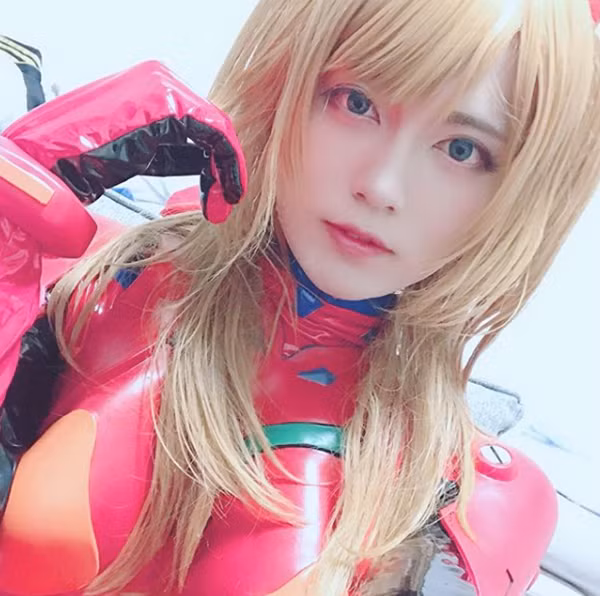 Màn lật tẩy khiến fan sốc nặng của nữ hoàng cosplay Nhật ảnh 1