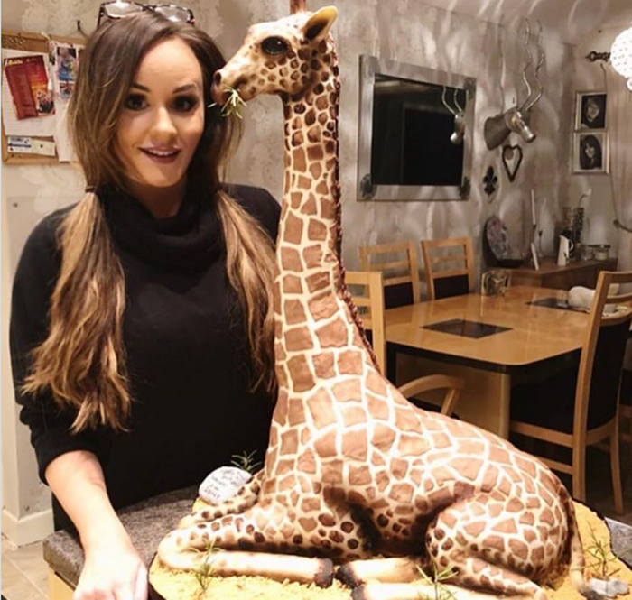 Những chiếc bánh kem độc đáo đến mức bạn chỉ muốn ngắm chứ chẳng dám ăn ảnh 1