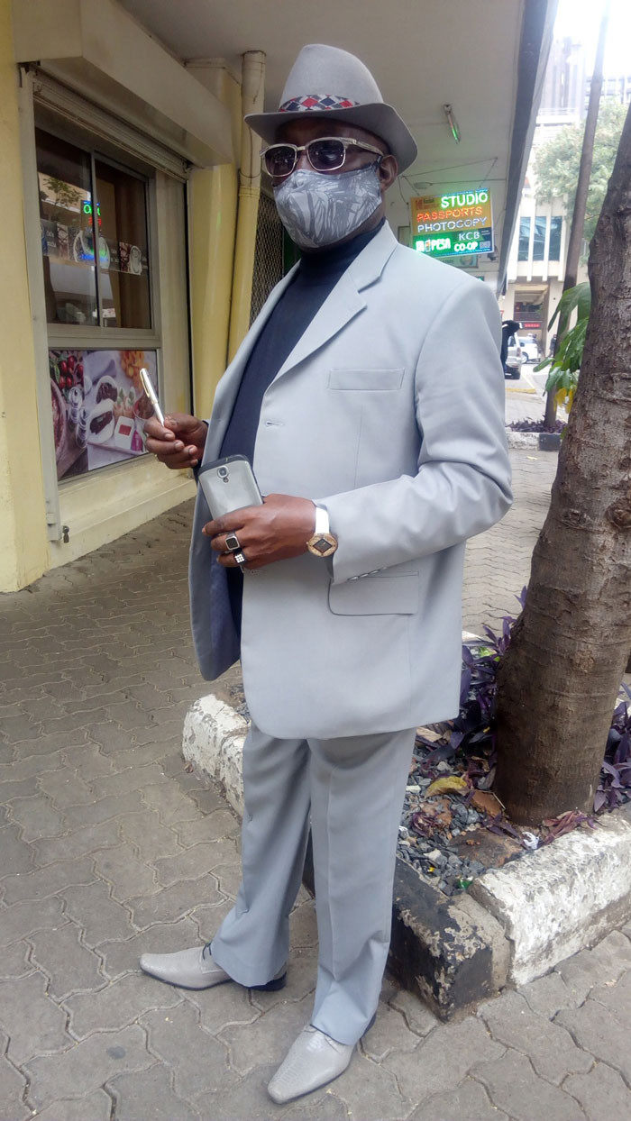 Nghiện phối đồ ton-sur-ton, người đàn ông này tự nhận là Quý ông phong cách nhất châu Phi ảnh 1