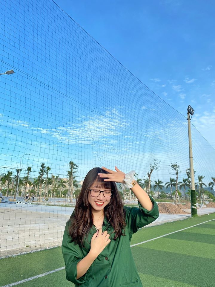 Dàn “nam thanh nữ tú” Đại học Kinh tế Quốc dân gợi ý tip chụp ảnh xinh trong kỳ quân sự ảnh 2