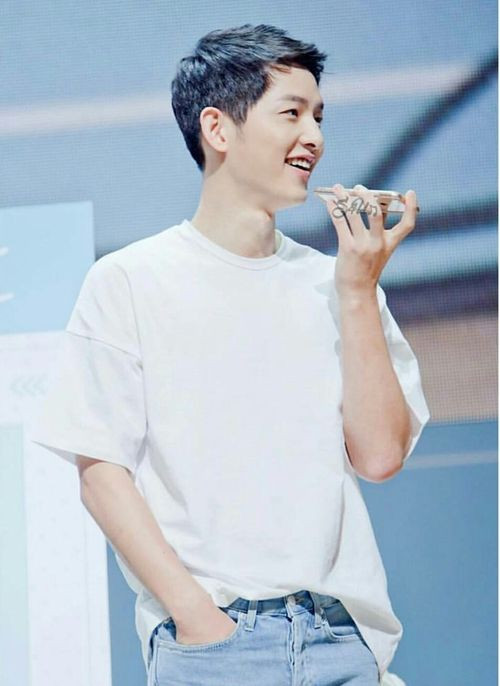 Dàn nam thần chứng minh chỉ cần biết cách mix đồ thì áo phông trắng cũng nâng tầm nhan sắc ảnh 6