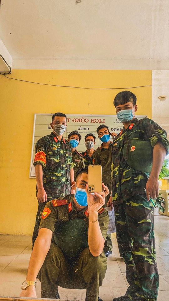 Kỳ quân sự đáng nhớ của sinh viên Đại học Kinh Tế Quốc Dân giữa mùa dịch COVID-19 ảnh 3