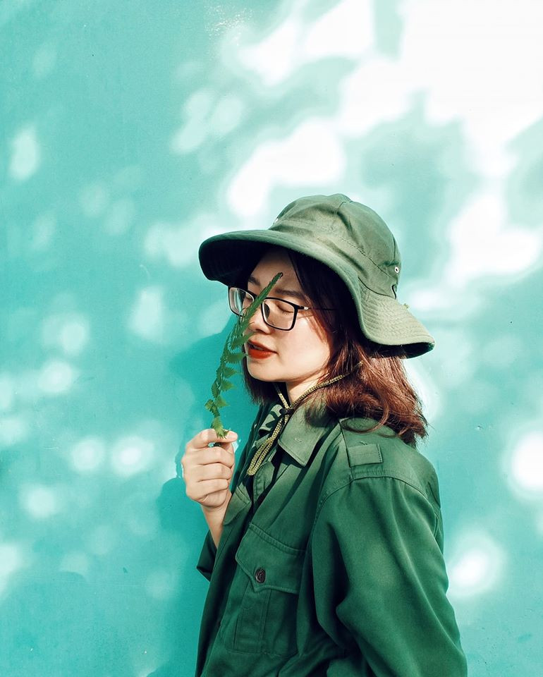 Dàn “nam thanh nữ tú” Đại học Kinh tế Quốc dân gợi ý tip chụp ảnh xinh trong kỳ quân sự ảnh 10