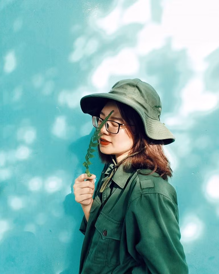 Dàn “nam thanh nữ tú” Đại học Kinh tế Quốc dân gợi ý tip chụp ảnh xinh trong kỳ quân sự ảnh 10