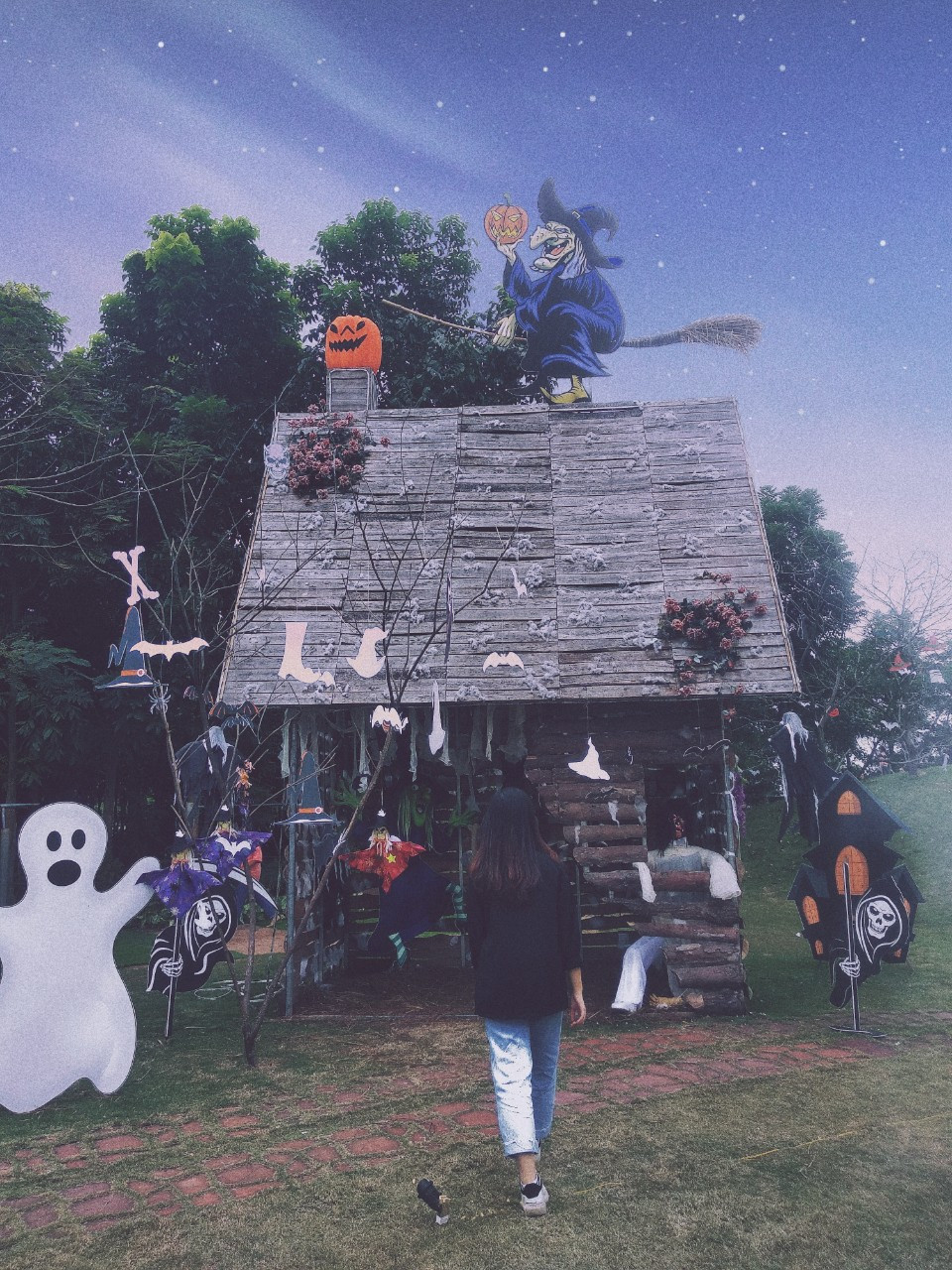 Đi đâu để cảm thấy “rùng hết cả mình” trong dịp lễ hội Halloween tại Hà Nội? ảnh 3