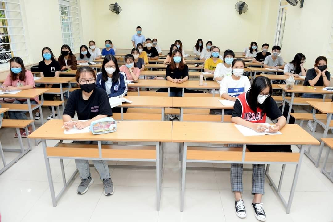 Triển lãm “Vang bóng” và triển lãm “Tái sinh“: Chuỗi sự kiện chào năm mới NEU GLORY NIGHT ảnh 10