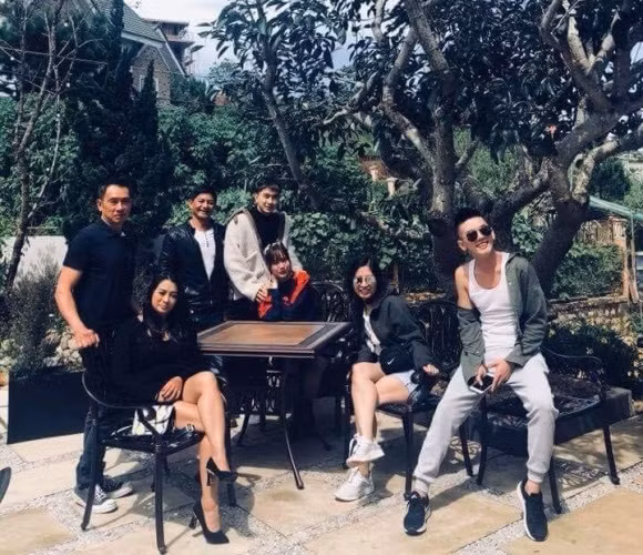 Lộ ảnh Chi Dân - Lan Ngọc bên nhau, showbiz Việt còn bao nhiêu cặp đang bí mật hẹn hò? ảnh 2