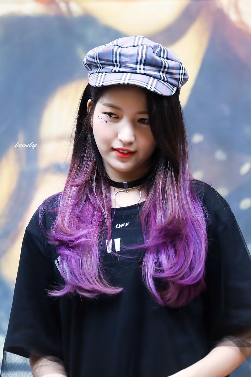 Rosé nhập hội mỹ nhân yêu màu tím, “đọ sắc” cùng dàn idol trong màu tóc xinh hết nấc này ảnh 18