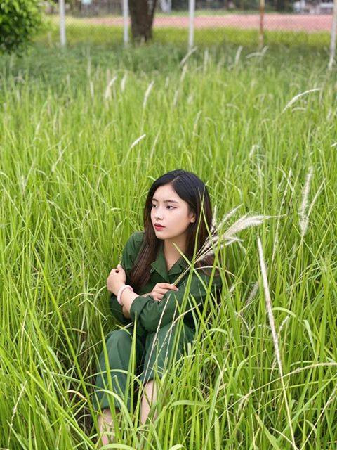 Dàn “nam thanh nữ tú” Đại học Kinh tế Quốc dân gợi ý tip chụp ảnh xinh trong kỳ quân sự ảnh 7