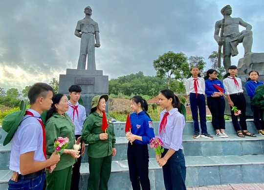 Những 'bóng hồng' thanh niên xung phong xây dựng và bảo vệ Tổ quốc ảnh 17