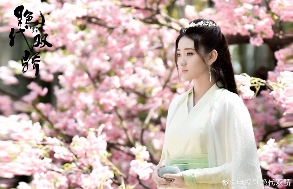 Những mỹ nhân cổ trang đẹp xiêu lòng người 'lên sóng' đầu năm 2020 ảnh 10