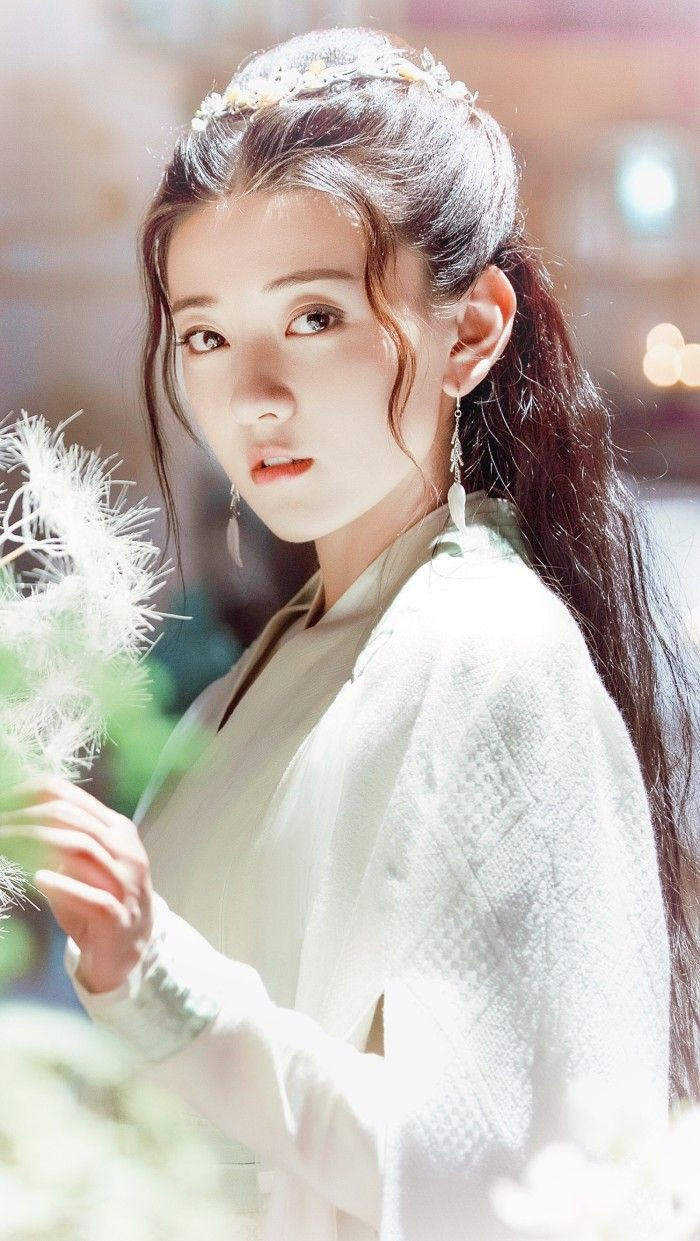 Những mỹ nhân cổ trang đẹp xiêu lòng người 'lên sóng' đầu năm 2020 ảnh 12