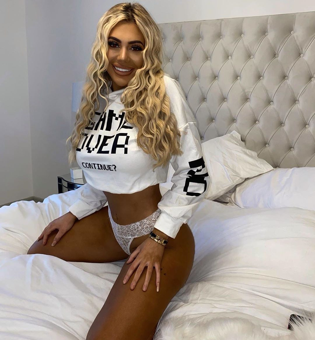 ‘Mỹ nhân dao kéo’ Chloe Ferry tận dụng body nóng bỏng bán hàng online ngày dịch ảnh 7