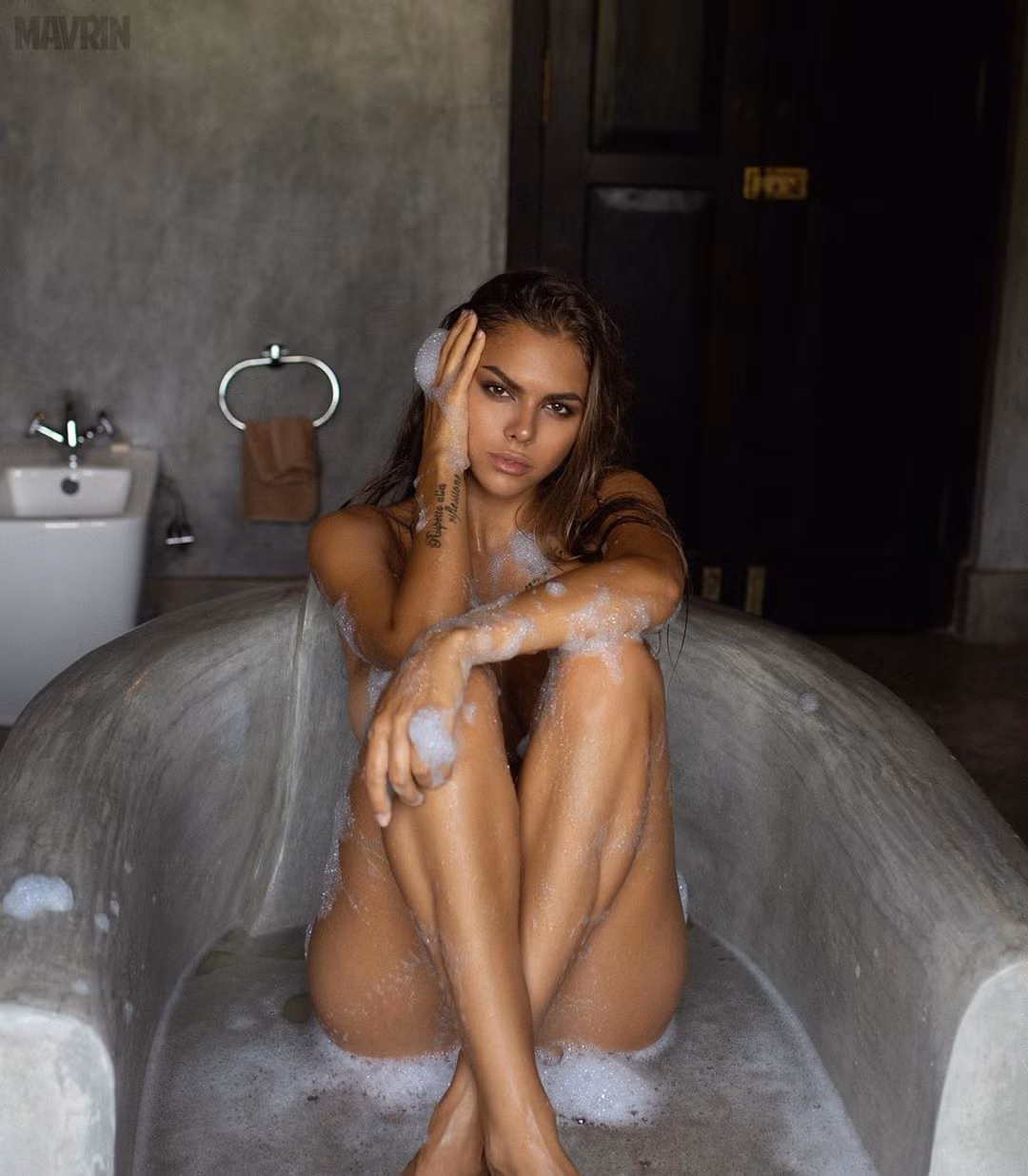 Ảnh khỏa thân nóng bỏng ‘nghẹt thở’ của búp bê Nga Viki Odintcova ảnh 1