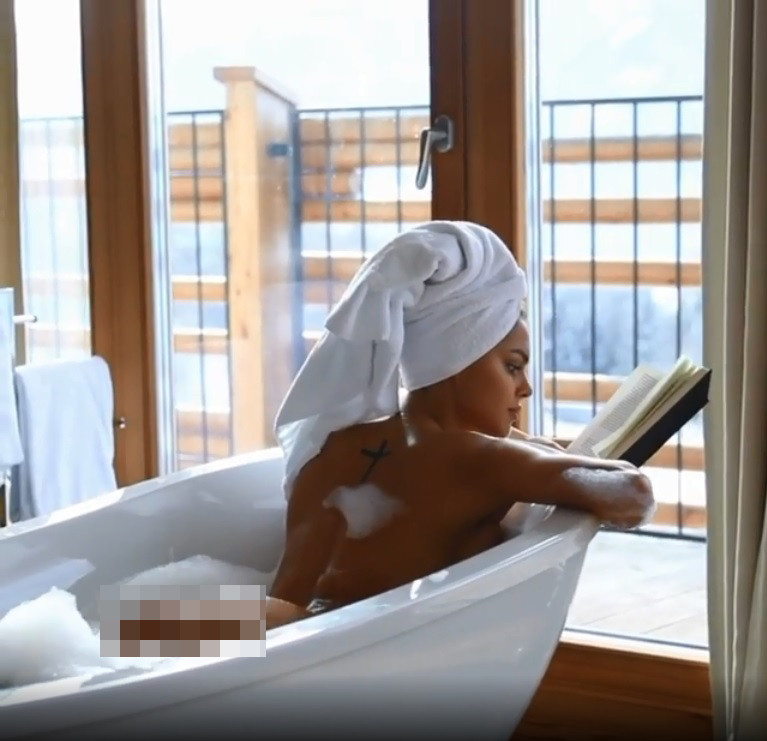 Ảnh khỏa thân nóng bỏng ‘nghẹt thở’ của búp bê Nga Viki Odintcova ảnh 4