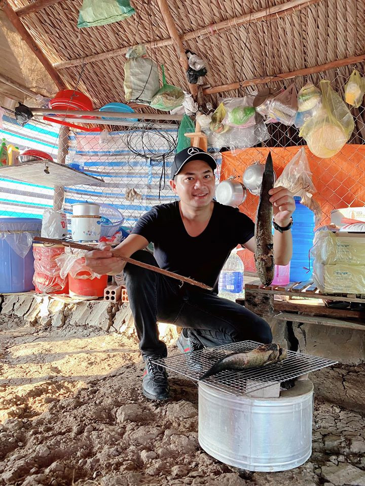 Sao Việt cách ly ngày 18: Elly Trần tung ảnh buông lơi, Thanh Hằng mặc xuyên thấu sexy ảnh 6