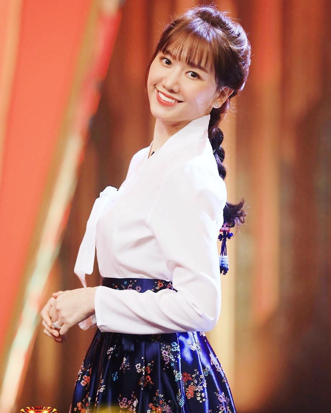 Sao Việt cách ly ngày 18: Elly Trần tung ảnh buông lơi, Thanh Hằng mặc xuyên thấu sexy ảnh 1