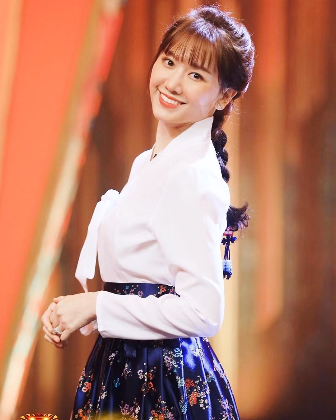 Sao Việt cách ly ngày 18: Elly Trần tung ảnh buông lơi, Thanh Hằng mặc xuyên thấu sexy ảnh 1