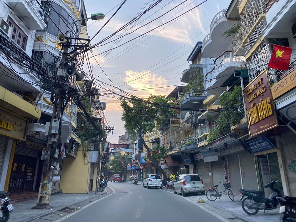 Sao Việt cách ly ngày 18: Elly Trần tung ảnh buông lơi, Thanh Hằng mặc xuyên thấu sexy ảnh 9