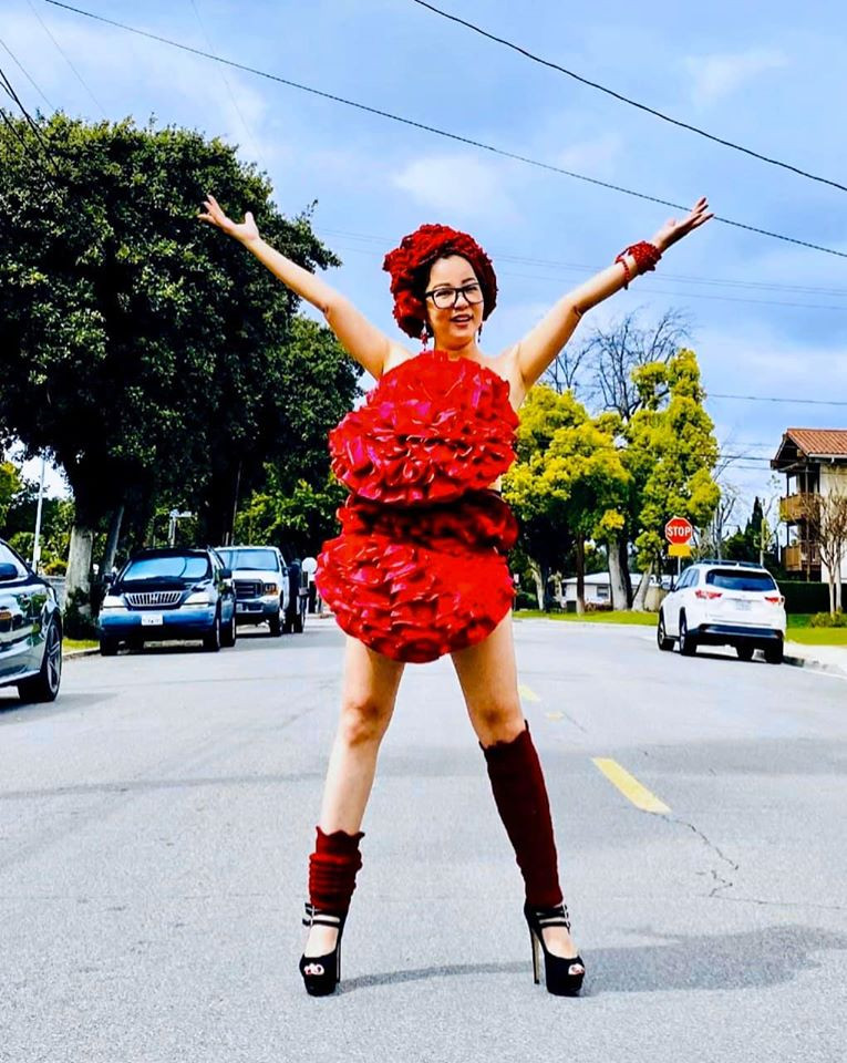 Bất chấp dịch bệnh, Thúy Nga chụp ảnh ‘váy gối’ trên phố Mỹ không bóng người ảnh 6