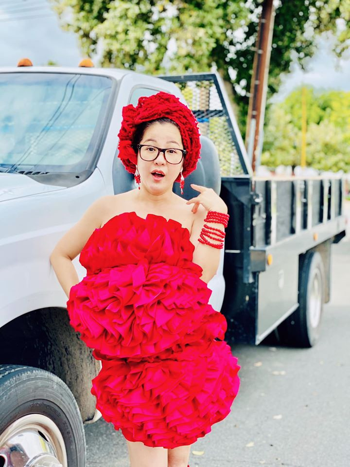 Bất chấp dịch bệnh, Thúy Nga chụp ảnh ‘váy gối’ trên phố Mỹ không bóng người ảnh 7