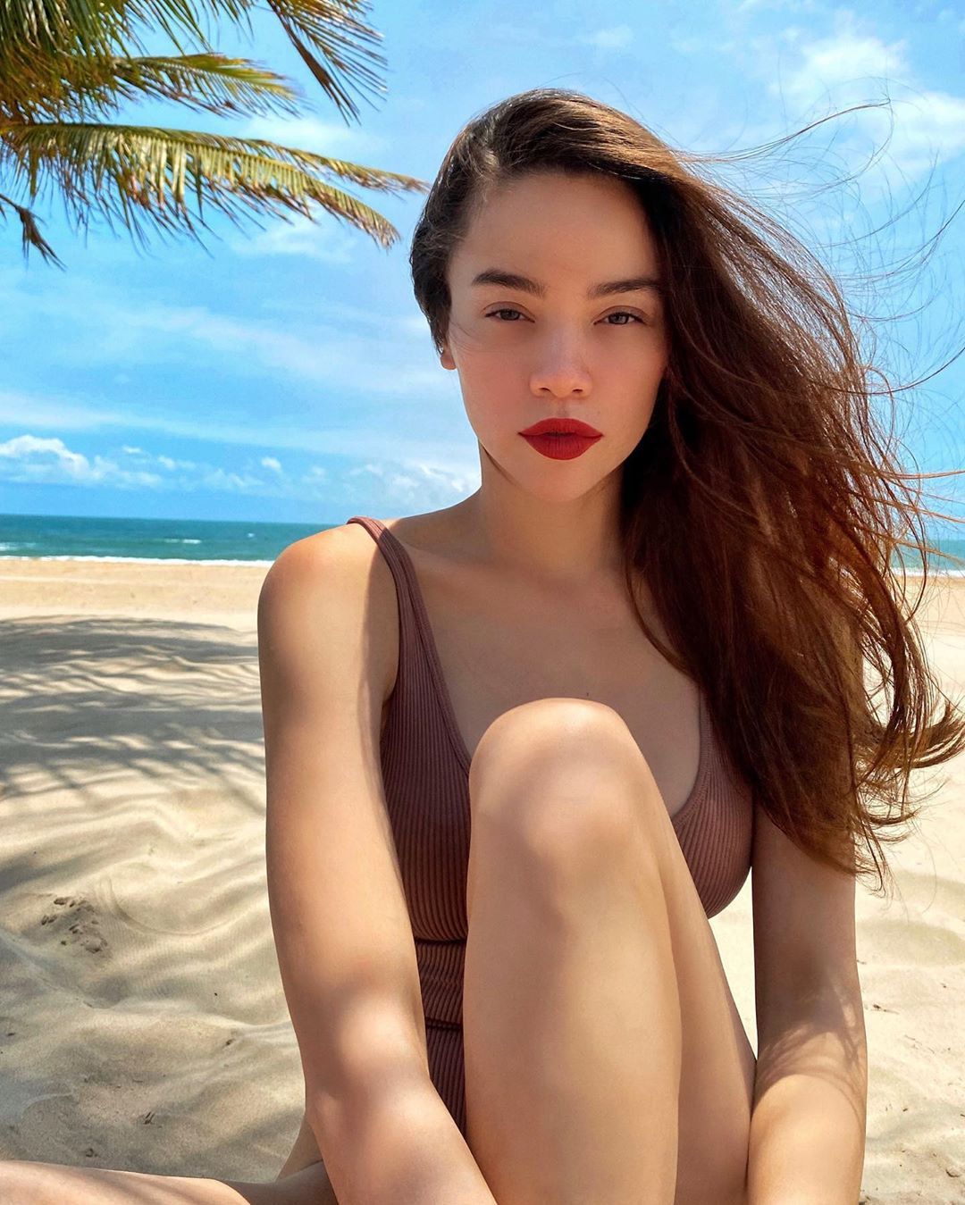 Sao Việt cách ly ngày 19: Ninh Dương Lan Ngọc khoe eo 54 cm ảnh 2