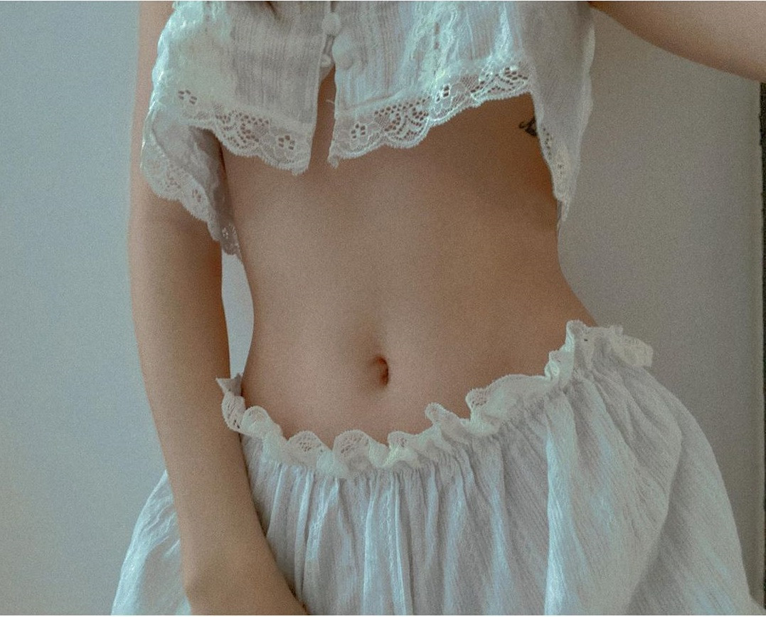 Sao Việt cách ly ngày 19: Ninh Dương Lan Ngọc khoe eo 54 cm ảnh 1