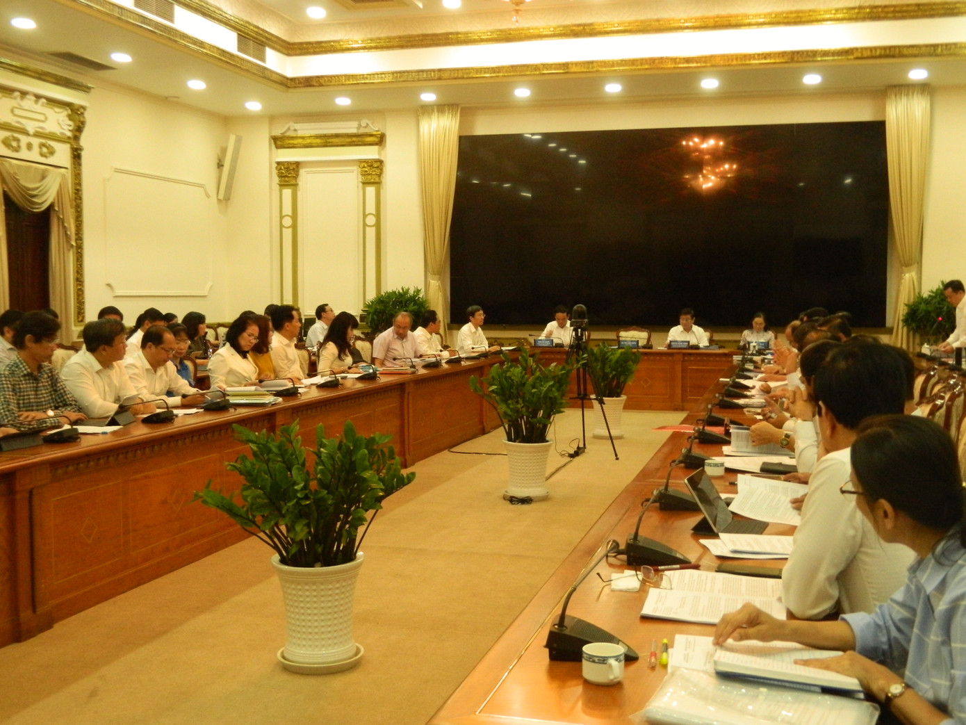 TPHCM đã đón gần 7.000 người trở về từ Hàn Quốc ảnh 1