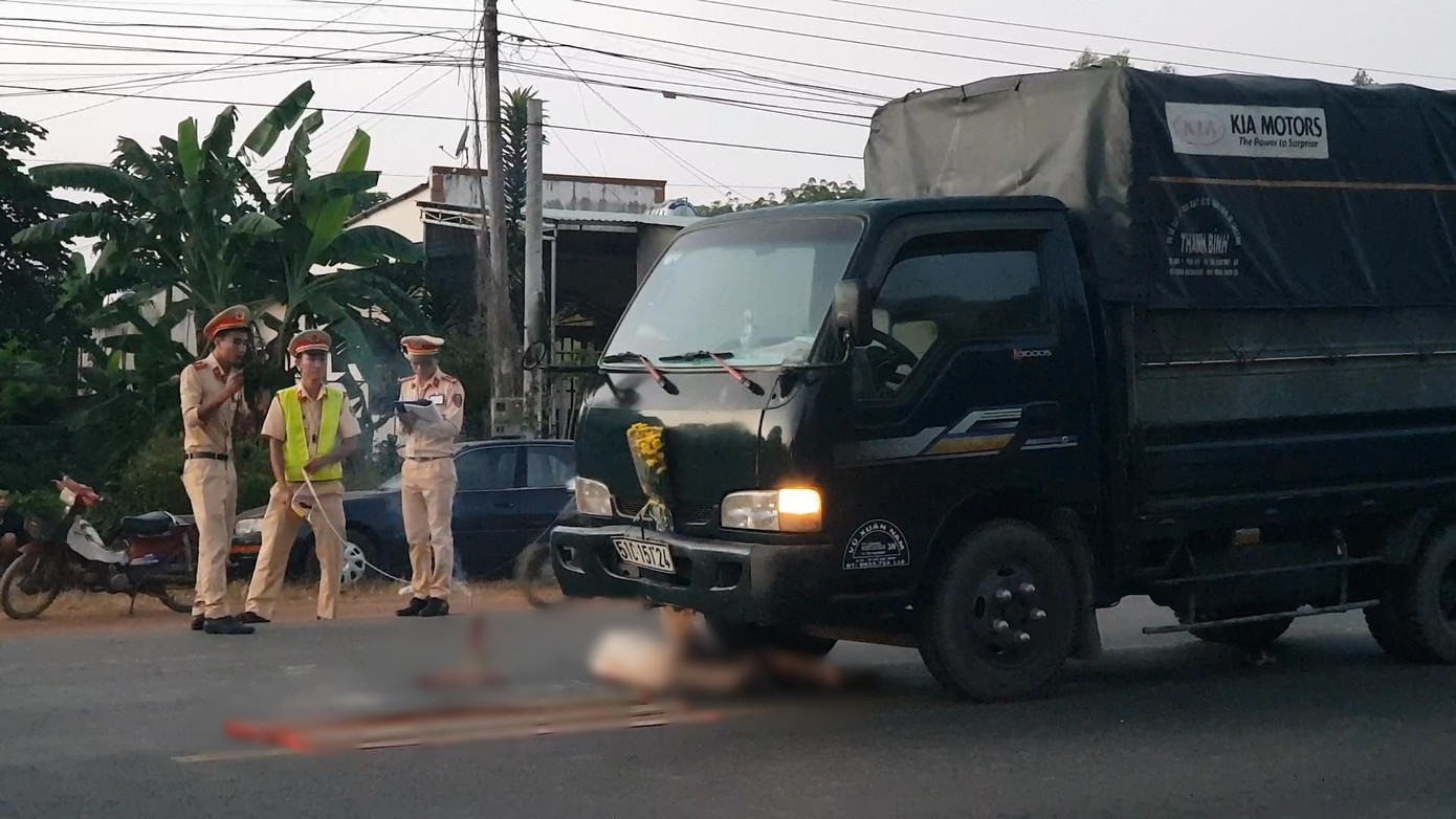 Đi bộ tập thể dục, người đàn ông bị xe tải tông tử vong ảnh 1