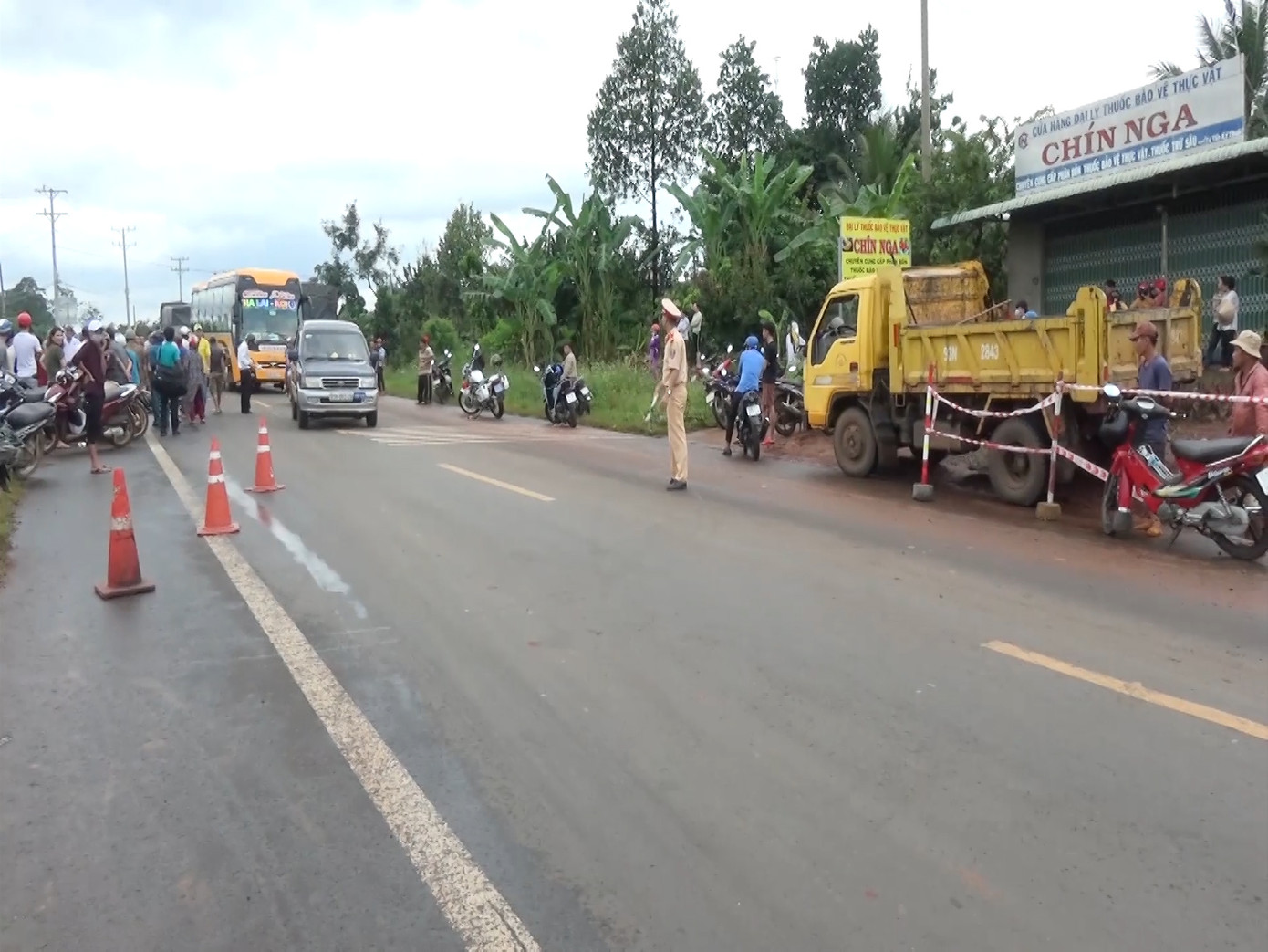 Xe máy đâm trực diện xe tải ở Bình Phước, hai người tử vong tại chỗ ảnh 1