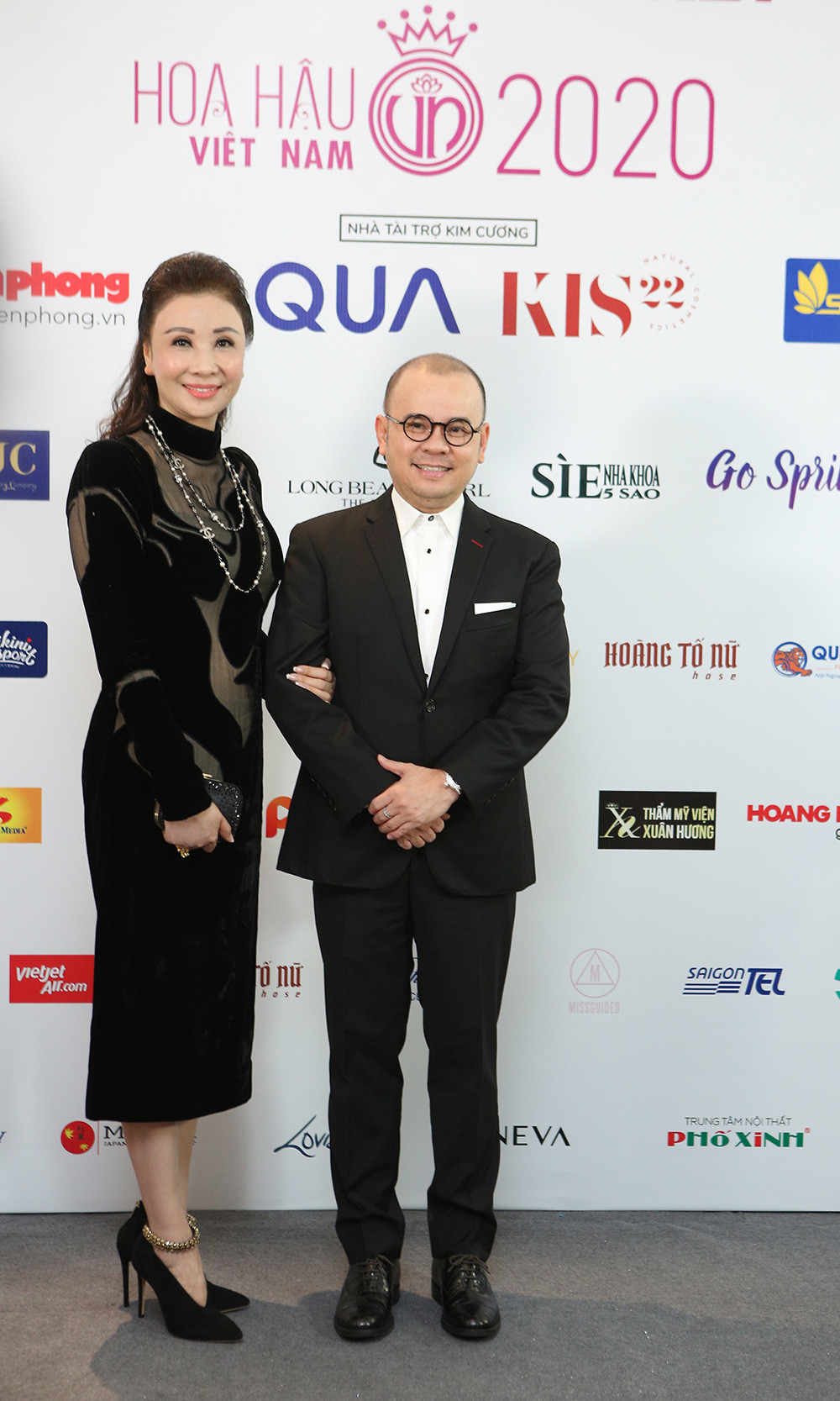 Rộn ràng thảm đỏ họp báo Vòng Bán kết toàn quốc Hoa hậu Việt Nam 2020 ảnh 7