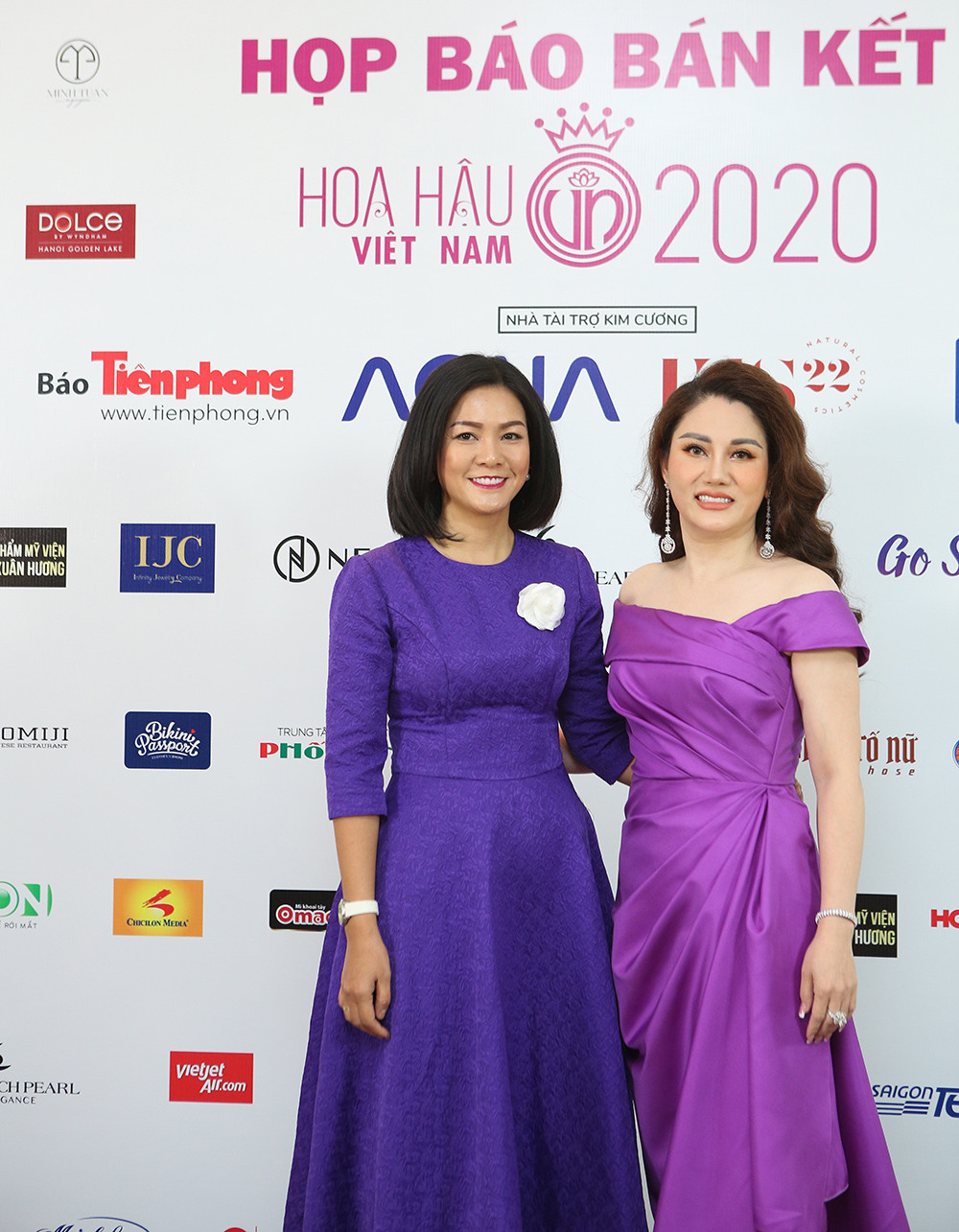 Rộn ràng thảm đỏ họp báo Vòng Bán kết toàn quốc Hoa hậu Việt Nam 2020 ảnh 4