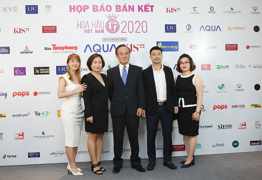 Rộn ràng thảm đỏ họp báo Vòng Bán kết toàn quốc Hoa hậu Việt Nam 2020 ảnh 2