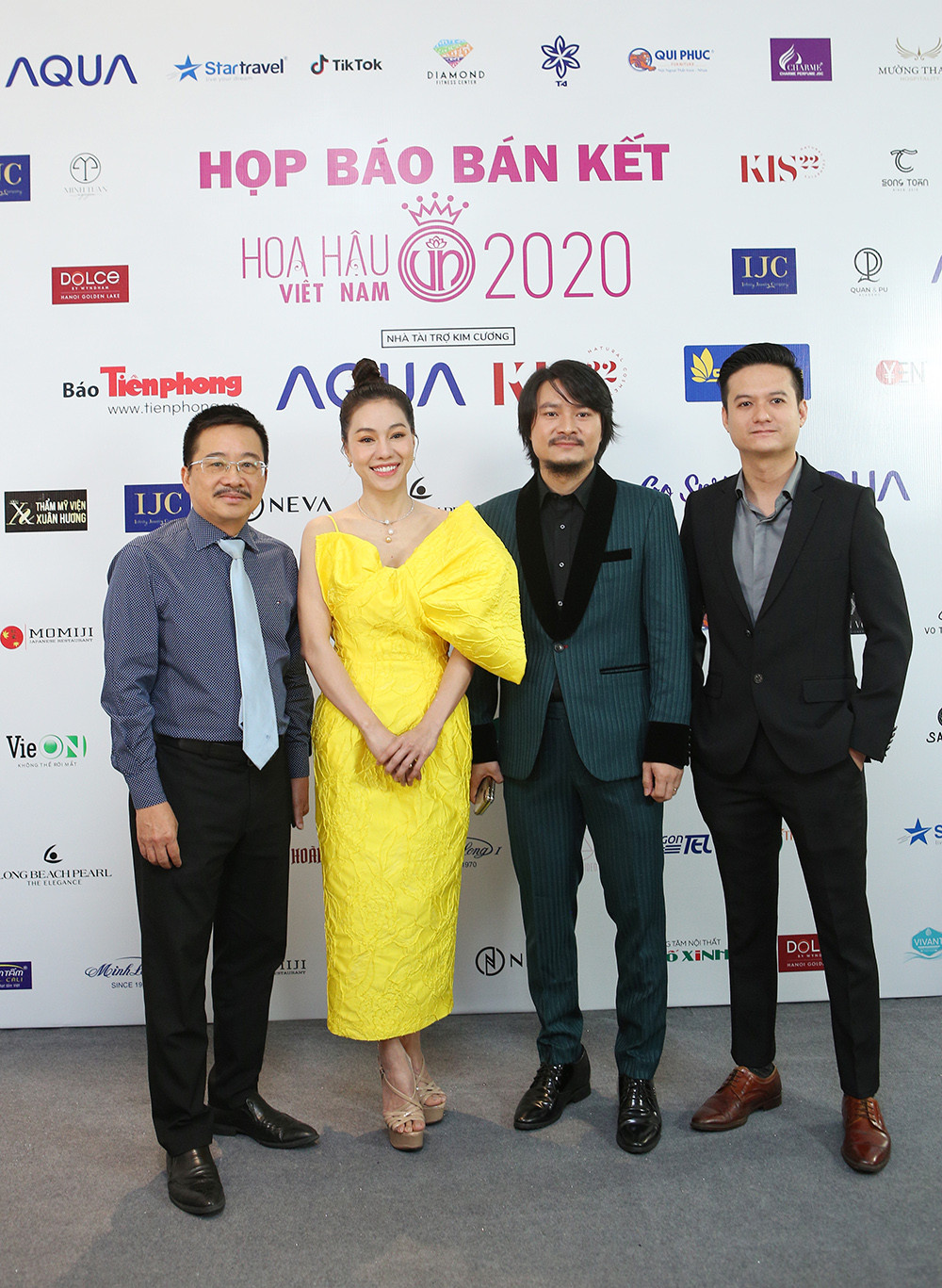 Rộn ràng thảm đỏ họp báo Vòng Bán kết toàn quốc Hoa hậu Việt Nam 2020 ảnh 9