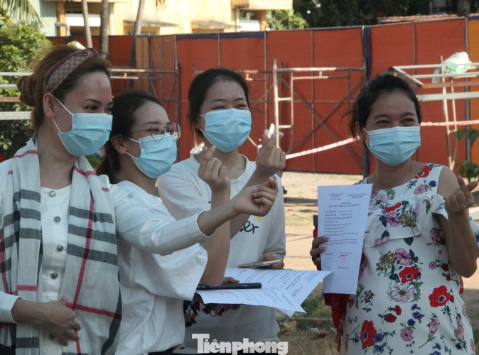 Rời nơi cách ly, cô gái Hàn Quốc nói ‘em lỡ yêu chú bộ đội mất rồi’ ảnh 8