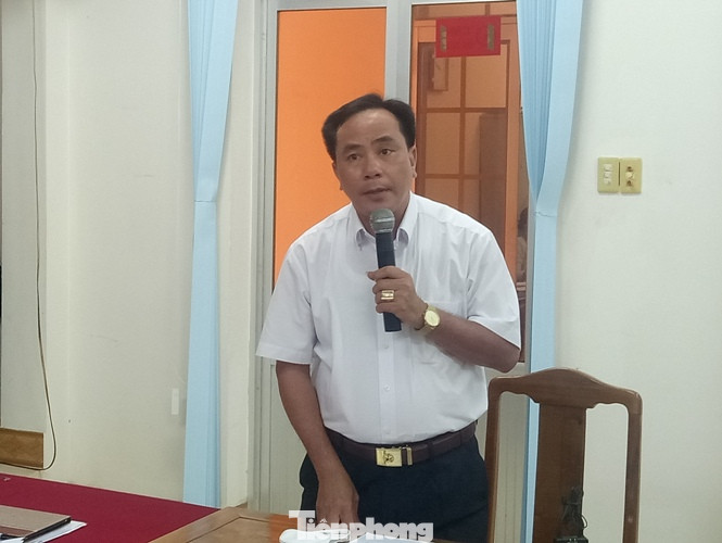 Họp HĐND xem xét đơn từ chức của lãnh đạo huyện chống kiểm dịch ảnh 1