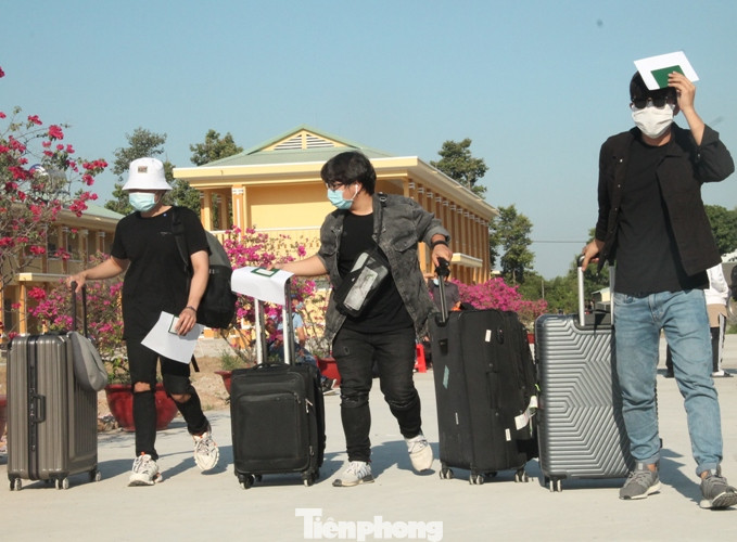 Rời nơi cách ly, cô gái Hàn Quốc nói ‘em lỡ yêu chú bộ đội mất rồi’ ảnh 7