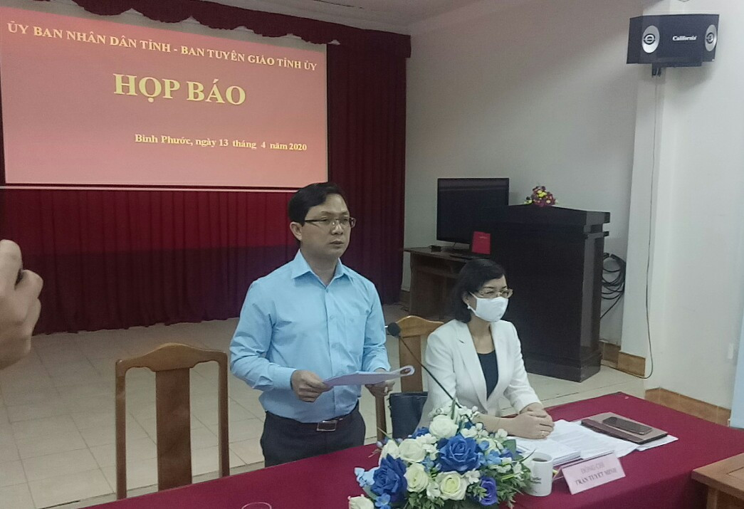 Phó Chủ tịch HĐND huyện phản ứng khi được đo thân nhiệt: Có bị xử lý hình sự? ảnh 1