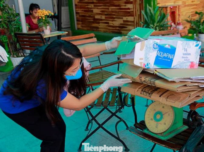 Tuổi trẻ đất Thủ đến gõ cửa từng nhà, phát quà cho người khó khăn ảnh 5