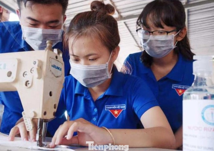 Tuổi trẻ đất Thủ đến gõ cửa từng nhà, phát quà cho người khó khăn ảnh 4