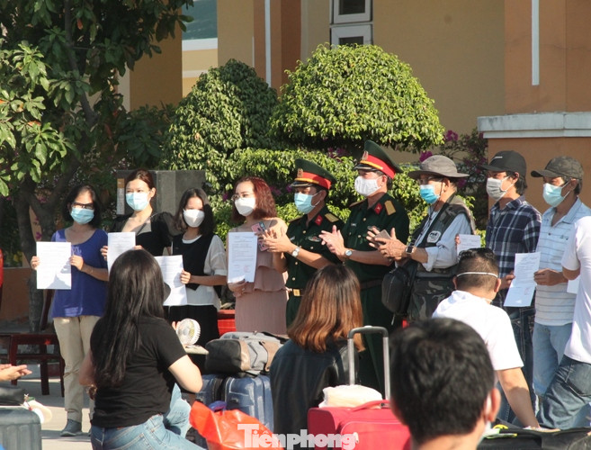 Rời nơi cách ly, cô gái Hàn Quốc nói ‘em lỡ yêu chú bộ đội mất rồi’ ảnh 1