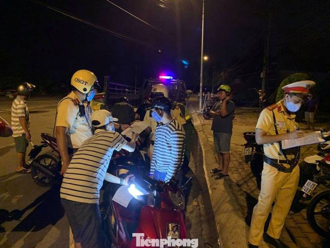 Tổ chức đua xe, hàng chục ‘quái xế’ bị vây bắt ảnh 4