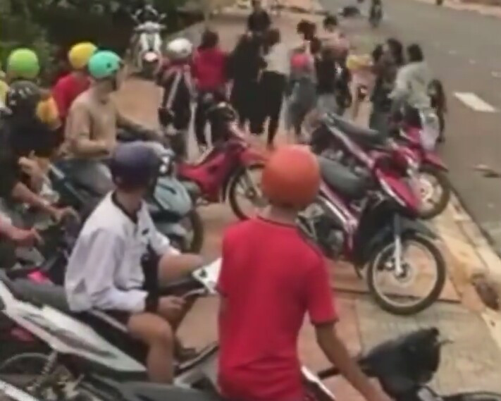 Xác minh nhóm nữ học sinh đánh nhau giữa lúc đang cách ly xã hội ảnh 2